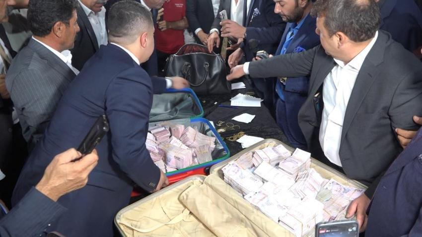 Van'da aşiret düğünü: Damada 15 milyon TL, geline 2 kilo altın takıldı! Toplanan paralar bavullarla taşındı