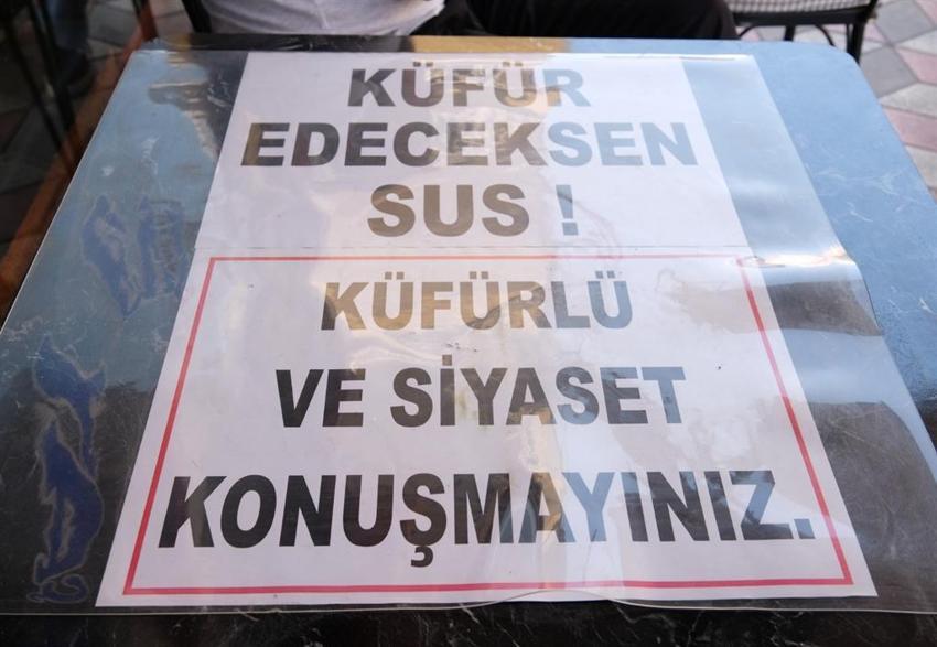 Siyasetin göbeğinde siyaset konuşmak yasak! Burada dost olanlar var