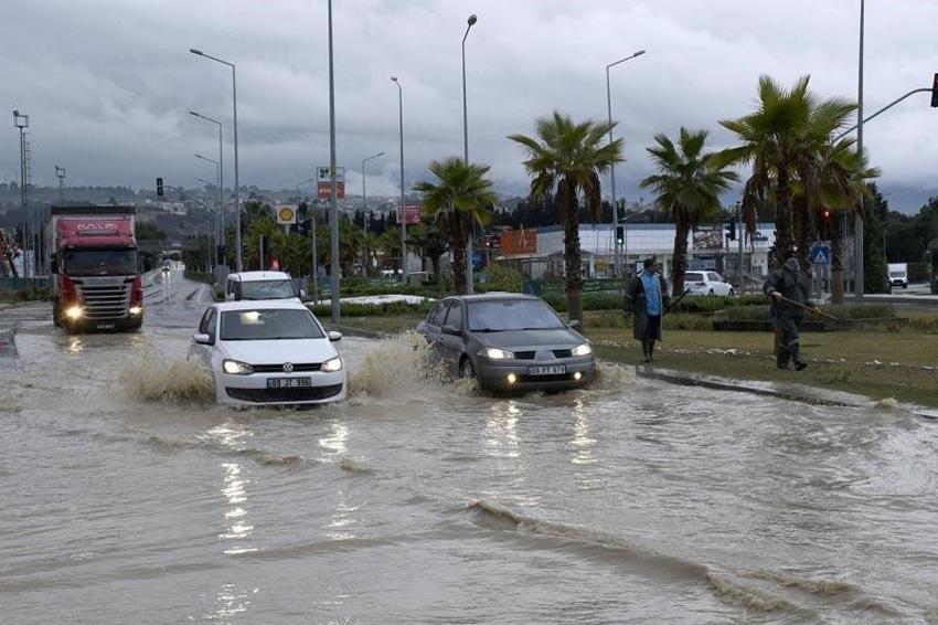 Kar yağışları beklenirken Meteoroloji son dakika uyarısında bulundu! Gök gürültülü sağanaklar ve kuvvetli rüzgar geliyor