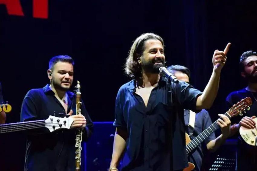 Koray Avcı'nın duygusal konseri! 'Babama veda edemedim'