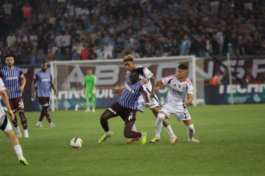 Trabzonspor-Beşiktaş maçında tarihe geçen olay: Çok net kırmızı kart, Şenol Güneş atılmalıydı