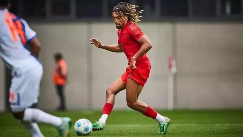 Sacha Boey için korkutucu gerçek ortaya çıktı: Futbolu bırakmam söylendi
