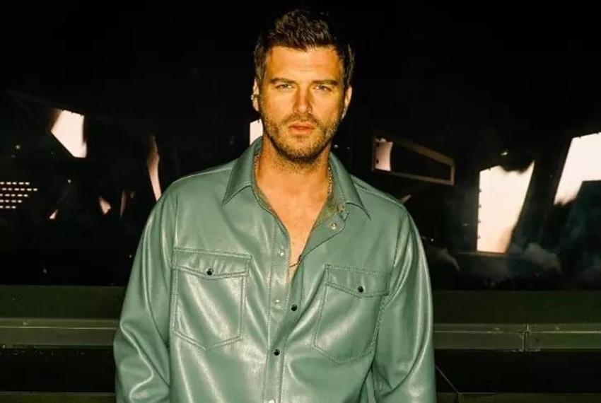 Kıvanç Tatlıtuğ'un son pozları dillere düştü! 'Göz kapaklarını aldırdı' iddiası...
