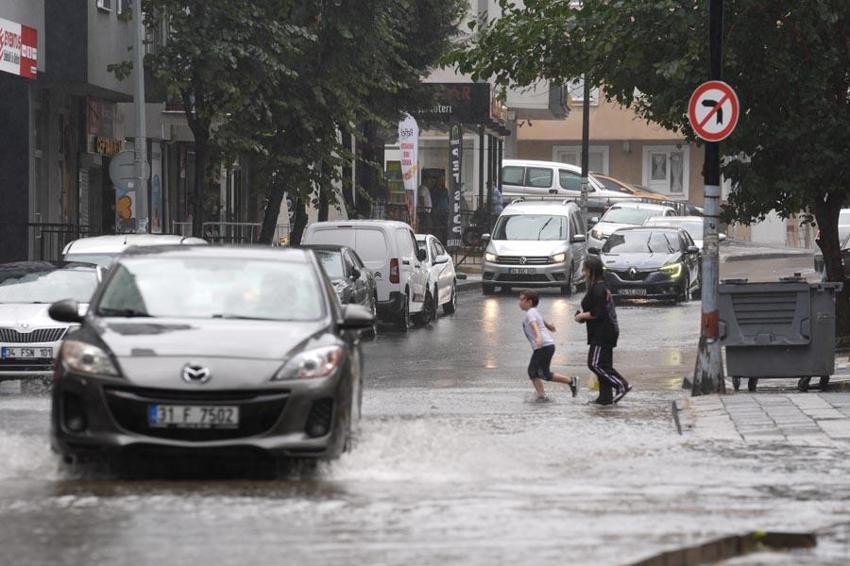 Dondurucu soğuklar geliyor sıcaklıklar düşüyor! Meteoroloji 27 ili sağanak yağışlara karşı uyardı