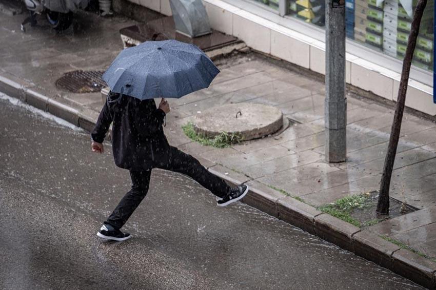 Dondurucu soğuklar geliyor sıcaklıklar düşüyor! Meteoroloji 27 ili sağanak yağışlara karşı uyardı
