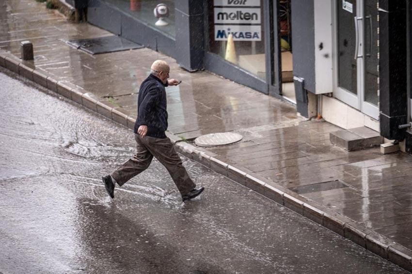 Dondurucu soğuklar geliyor sıcaklıklar düşüyor! Meteoroloji 27 ili sağanak yağışlara karşı uyardı