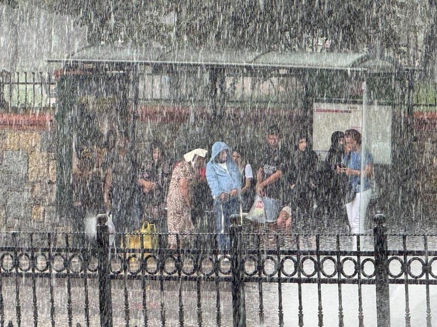 Dondurucu soğuklar geliyor sıcaklıklar düşüyor! Meteoroloji 27 ili sağanak yağışlara karşı uyardı