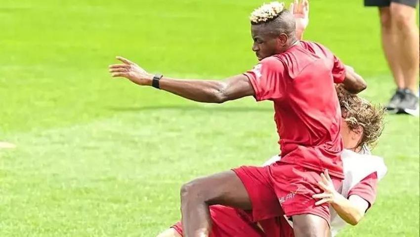 Osimhen Hamza Akman'ı instagram'da savundu! Öyle bir cevap verdi ki...
