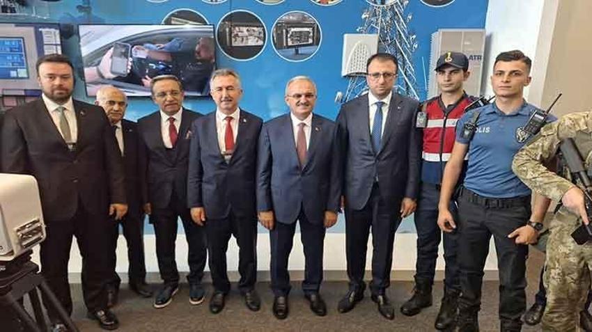Jandarma ve Emniyet güçlerinin kullandığı yerli ve milli telsizler görücüye çıktı! Türkiye'nin yüzde 95'ini kapsıyor