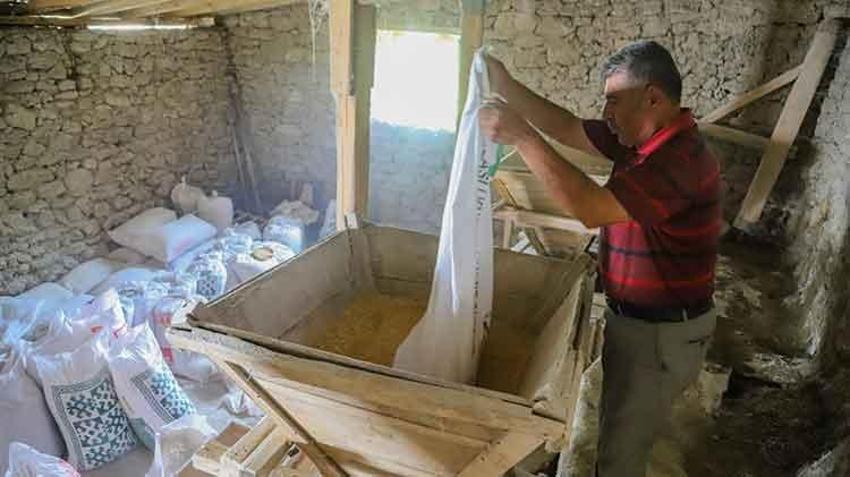 Emekli öğretmen Osmanlı'dan kalma değirmende un öğütüyor! Gelecek kuşaklara aktarılması gereken muhteşem bir tarihi doku