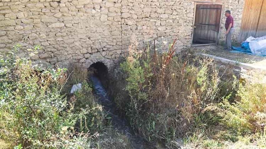Emekli öğretmen Osmanlı'dan kalma değirmende un öğütüyor! Gelecek kuşaklara aktarılması gereken muhteşem bir tarihi doku
