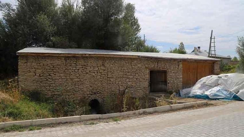 Emekli öğretmen Osmanlı'dan kalma değirmende un öğütüyor! Gelecek kuşaklara aktarılması gereken muhteşem bir tarihi doku