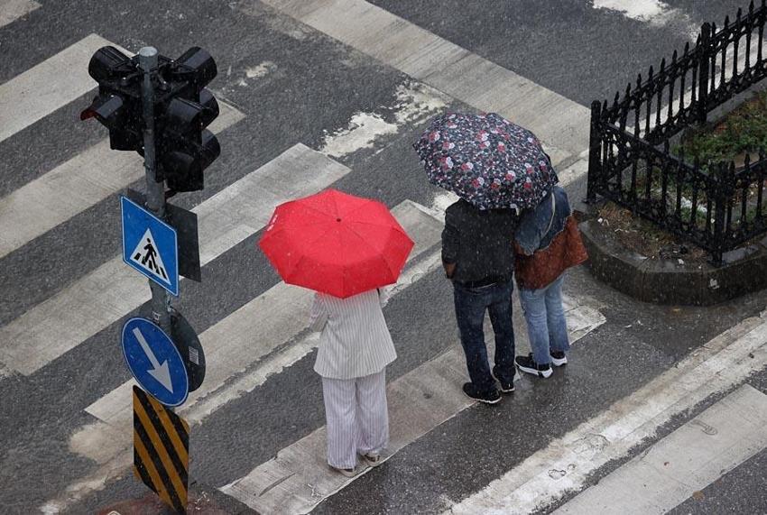 Kar yağışı başladı Meteoroloji son hava durumu raporunu yayınladı! Gök gürültülü sağanak yağışlar kuvvetli şekilde geliyor