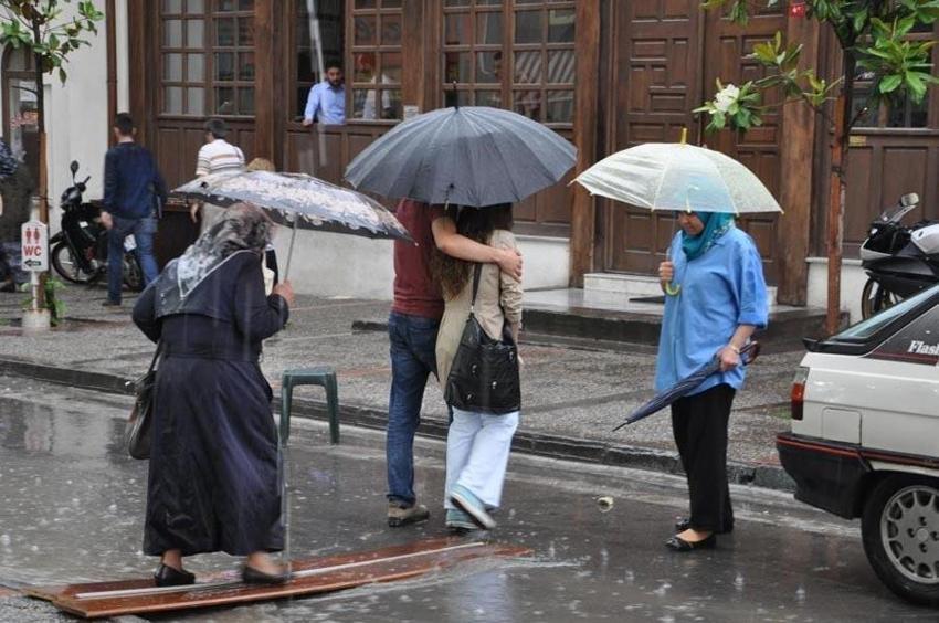 Kar yağışı başladı Meteoroloji son hava durumu raporunu yayınladı! Gök gürültülü sağanak yağışlar kuvvetli şekilde geliyor