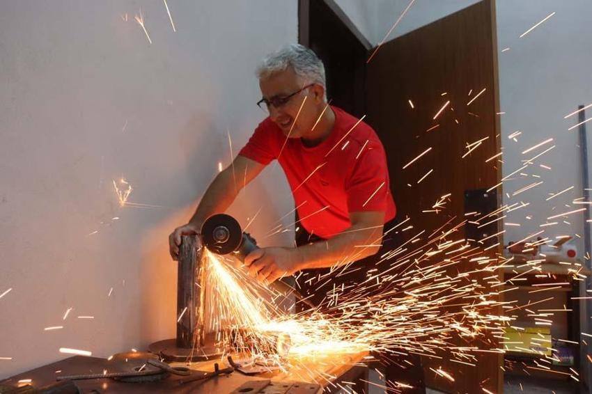 Hurdalıktan topladığı malzemeler ile geleceğin şampiyonlarını yetiştiriyor! Öğrencilerin ufkunu açtı

