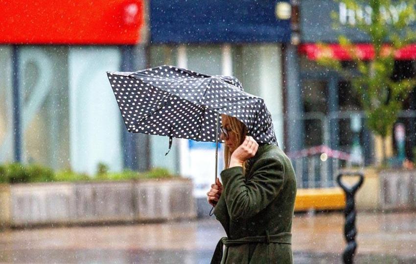 İstanbul için uyarılar peş peşe geldi! Meteoroloji ve AKOM saat vererek açıkladı: Sağanak yağışlar geliyor