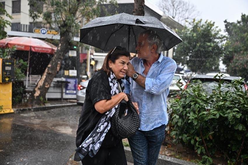 İstanbul için uyarılar peş peşe geldi! Meteoroloji ve AKOM saat vererek açıkladı: Sağanak yağışlar geliyor