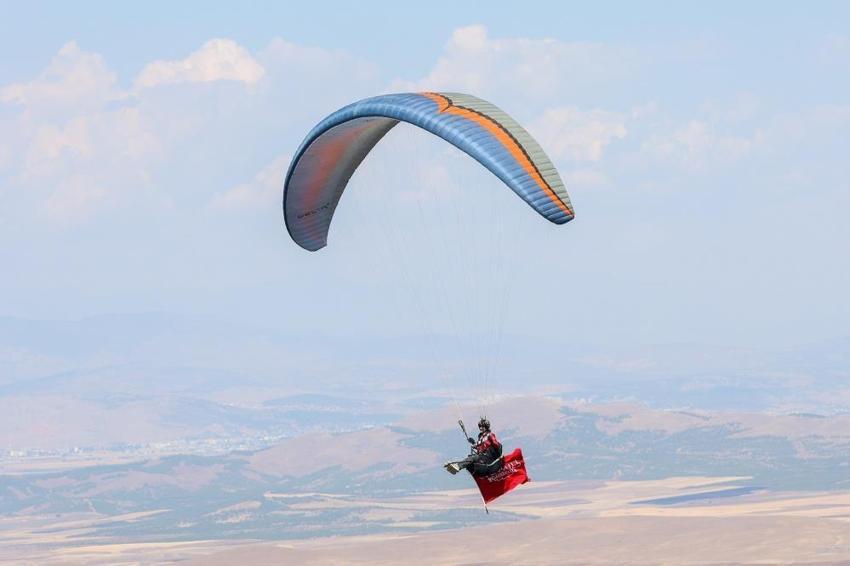 Gaziantep'te bir ilk: ''Yamaç paraşütü festivali başladı"
