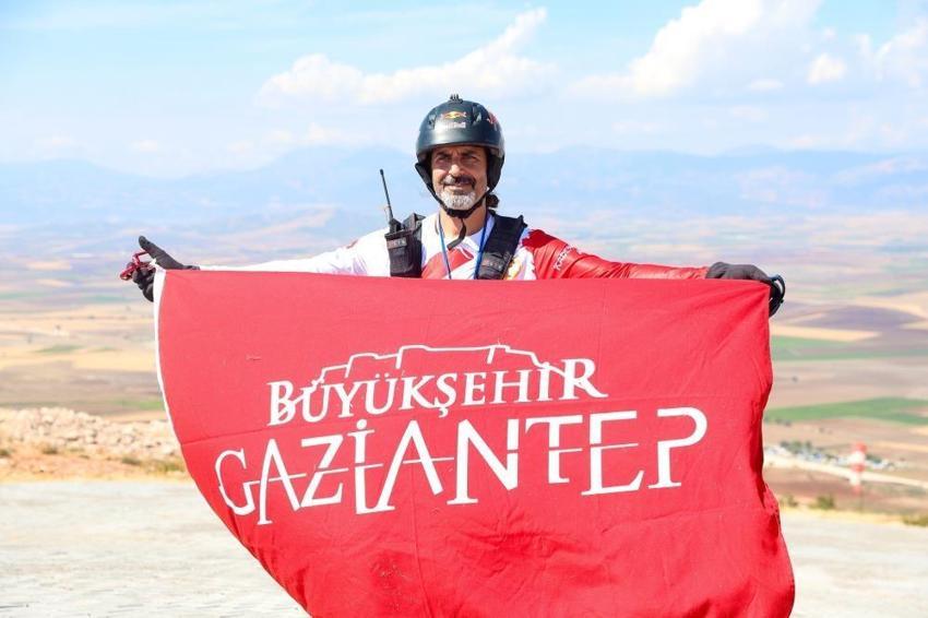 Gaziantep'te bir ilk: ''Yamaç paraşütü festivali başladı"