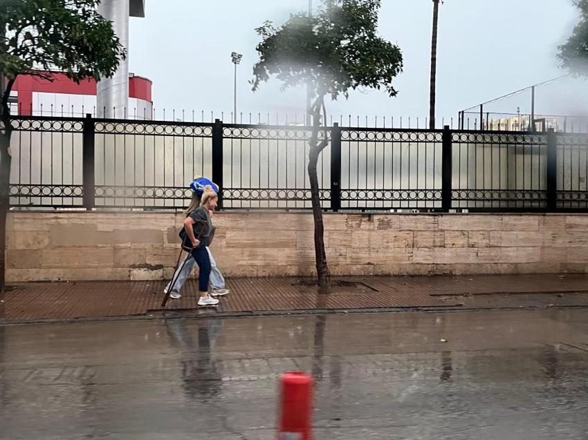 Adana'yı 'süper hücre' vurdu! Bir anda bastırdı, hayatı felç etti