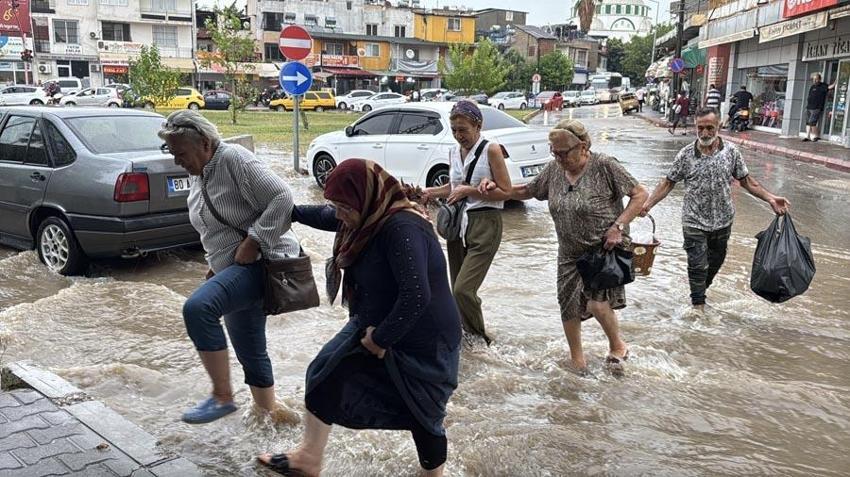 Meteoroloji son hava tahmin raporunu açıkladı, birçok ili sağanak yağışlara karşı uyardı!