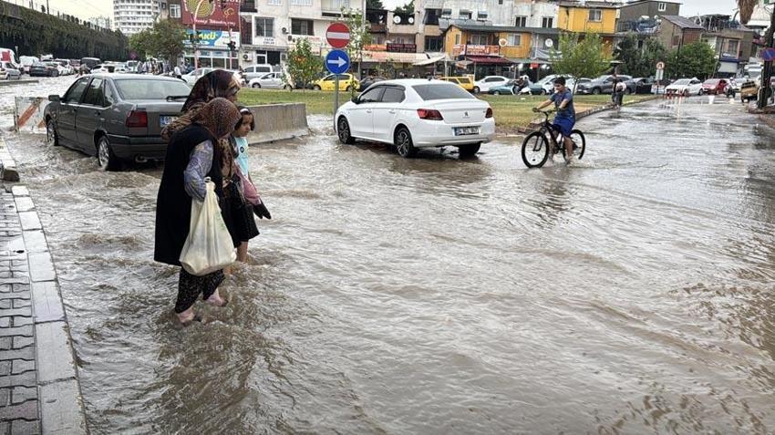 Meteoroloji son hava tahmin raporunu açıkladı, birçok ili sağanak yağışlara karşı uyardı!
