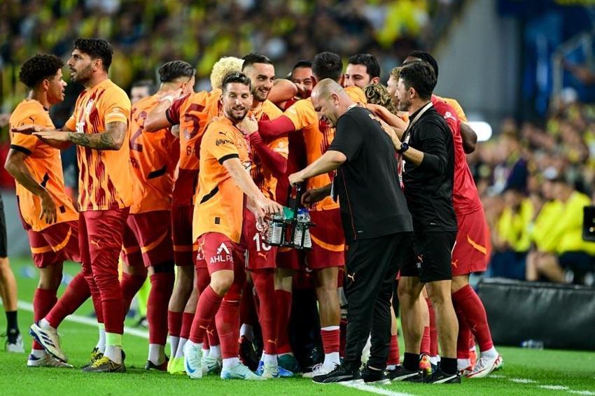 Tarihi Fenerbahçe zaferi sonrası Galatasaray'dan göndermeli paylaşımlar! Ağlayan biri: Jose Mourinho...