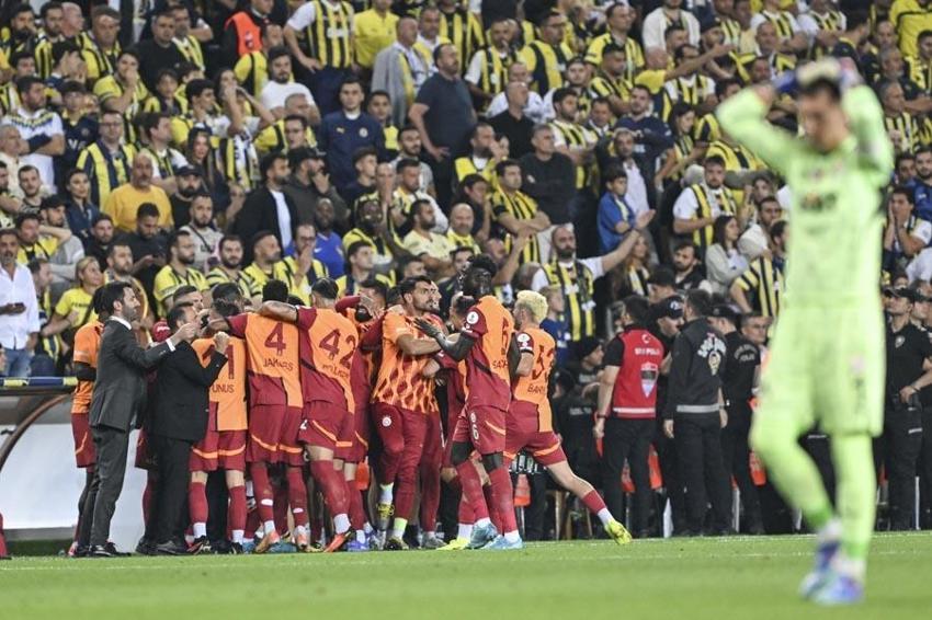 Tarihi Fenerbahçe zaferi sonrası Galatasaray'dan göndermeli paylaşımlar! Ağlayan biri: Jose Mourinho...