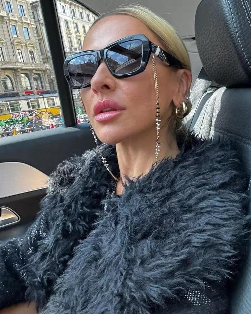 Hadise yine sınır tanımadı! Transparan üstlü paylaşımı olay oldu
