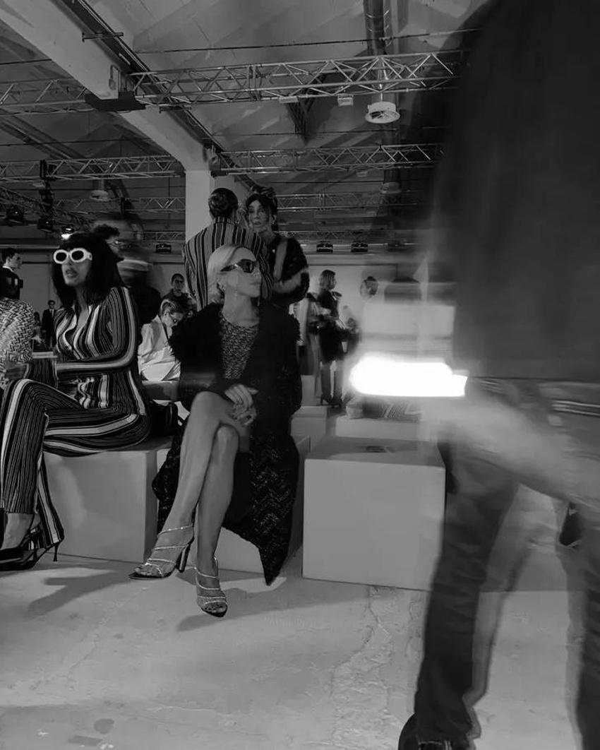 Hadise yine sınır tanımadı! Transparan üstlü paylaşımı olay oldu
