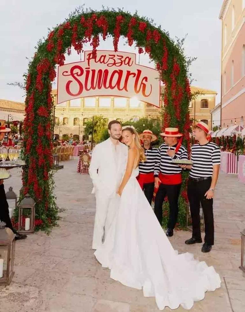 Sosyete bu düğüne akın etti: sima Tarkan ve Mark Başoğlu İtalya'da evlendi