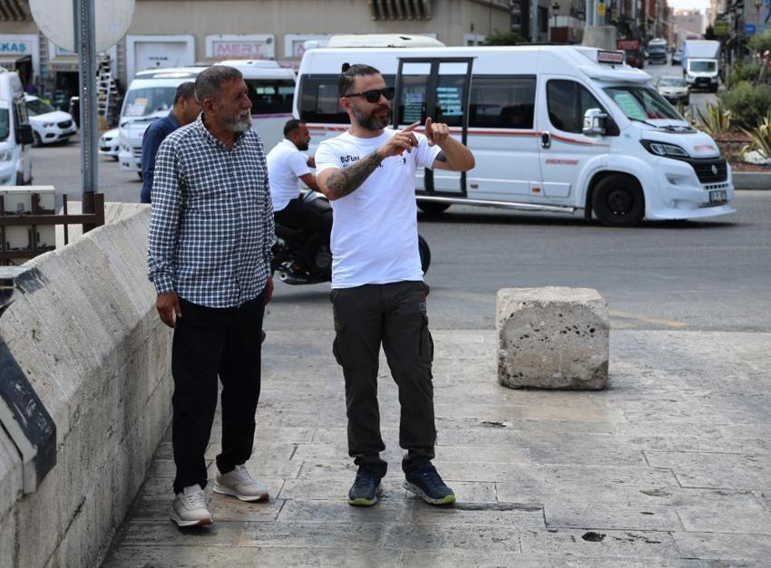 Sokak röportajı hayatını değiştirdi: Yıllar sonra özlemini çektiği Adana'ya geldi, ölmeden önceki hayali gerçek oldu