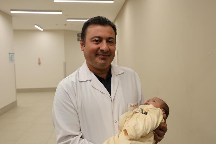 Adana'da tüp bebek yöntemiyle doğan çocuklarına doktorun adını verdiler