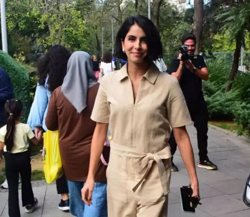 Beyza Şekerci yeni dizini Annem Ankara'yı anlattı: Set arkadaşlarından oyuncuya destek