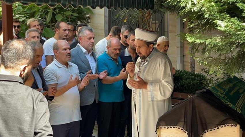 Sosyal medyada ölüm de şova dönüşebiliyor: Fenomen Kübra Aykut'un ölümünün ardından arkadaşlarının paylaşımlarına tepki geldi
