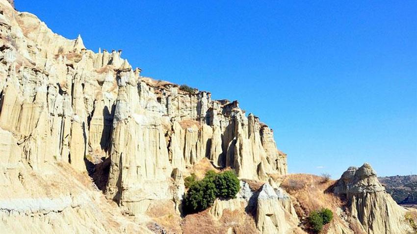 Ege'nin Kapadokya'sı Manisa'dan bulunan Kula Peribacaları görenleri hayran bırakıyor