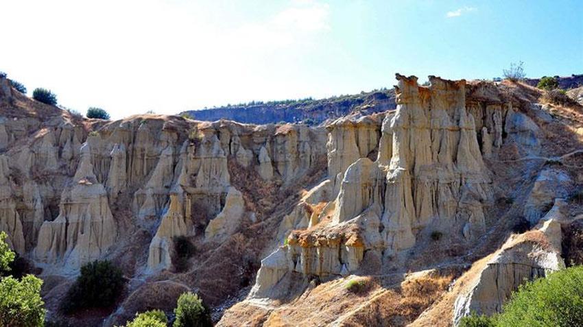 Ege'nin Kapadokya'sı Manisa'dan bulunan Kula Peribacaları görenleri hayran bırakıyor