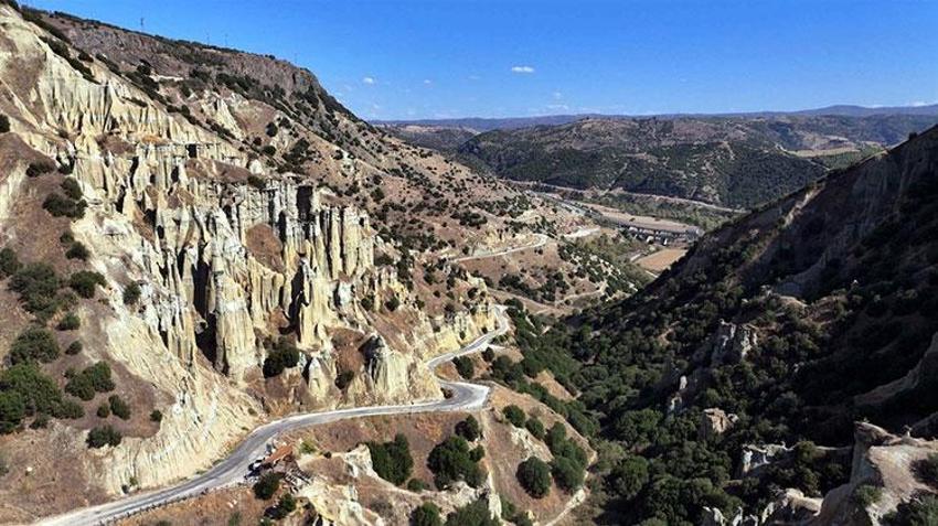 Ege'nin Kapadokya'sı Manisa'dan bulunan Kula Peribacaları görenleri hayran bırakıyor