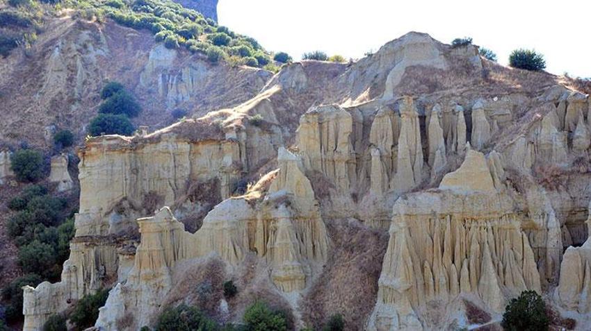 Ege'nin Kapadokya'sı Manisa'dan bulunan Kula Peribacaları görenleri hayran bırakıyor