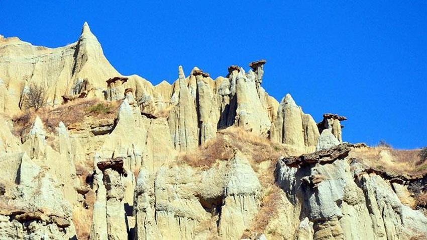 Ege'nin Kapadokya'sı Manisa'dan bulunan Kula Peribacaları görenleri hayran bırakıyor