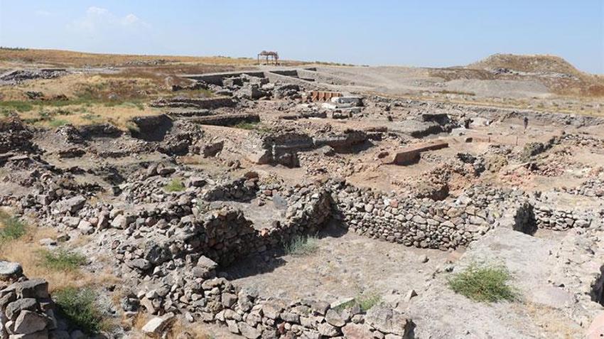 Kayseri'de Erken Tunç Çağı'na tarihlenen sarayda 20'ye yakın oda ortaya çıkarıldı