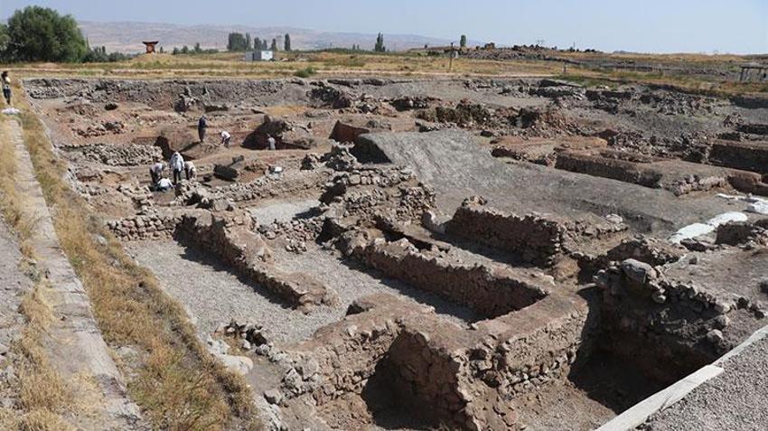 Kayseri'de Erken Tunç Çağı'na tarihlenen sarayda 20'ye yakın oda ortaya çıkarıldı