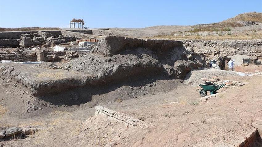 Kayseri'de Erken Tunç Çağı'na tarihlenen sarayda 20'ye yakın oda ortaya çıkarıldı