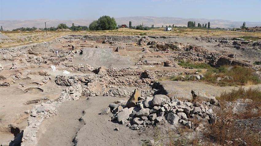 Kayseri'de Erken Tunç Çağı'na tarihlenen sarayda 20'ye yakın oda ortaya çıkarıldı