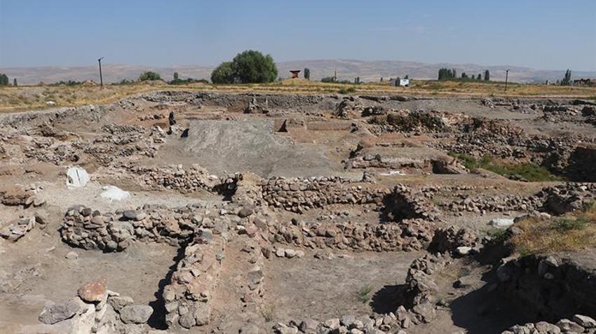 Kayseri'de Erken Tunç Çağı'na tarihlenen sarayda 20'ye yakın oda ortaya çıkarıldı