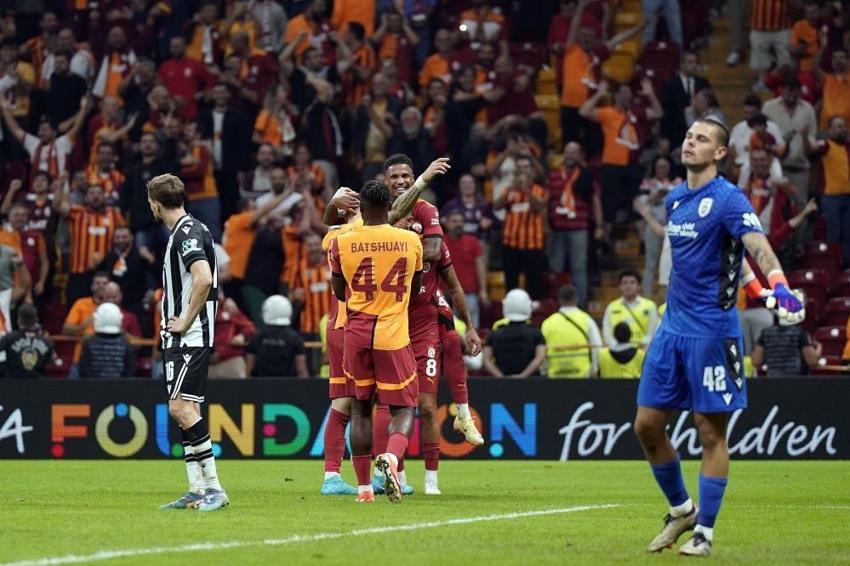 Napoli'den Osimhen telefonu! İbrahim Hatipoğlu'nu aradı, görüşmeye İstanbul'a geliyorlar