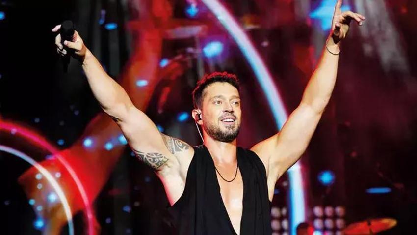 Murat Boz'dan kendisini konserde izleyen annesine jest