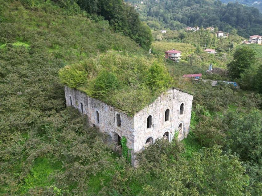 Trabzon'daki kiliselere defineci istilası: Kiliseden camiye çevrilmiş ibadethanede kazı yapmışlar, Evlerin altını bile kazmışlar