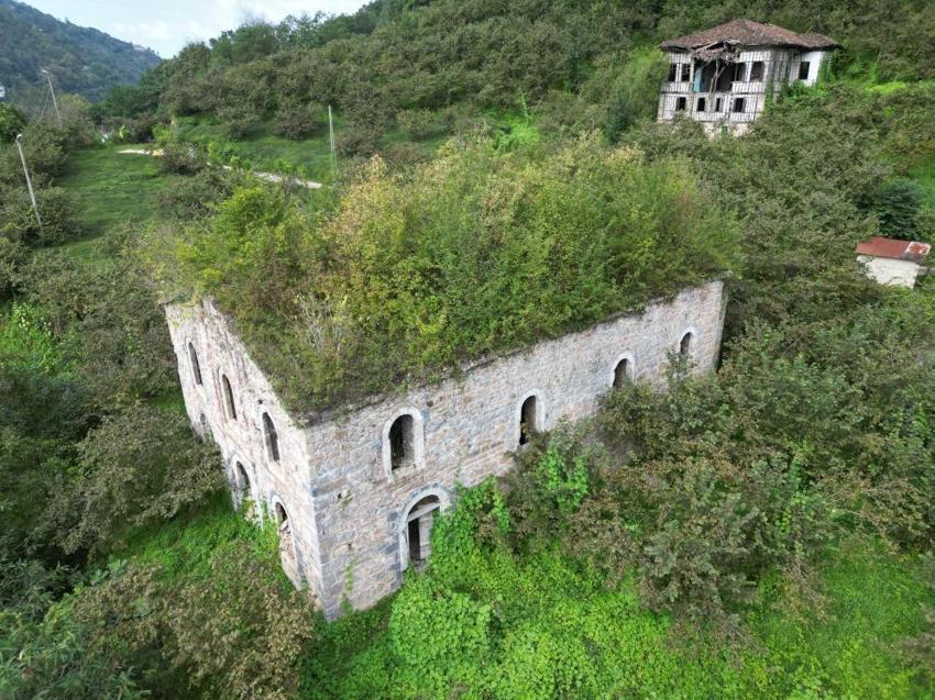 Trabzon'daki kiliselere defineci istilası: Kiliseden camiye çevrilmiş ibadethanede kazı yapmışlar, Evlerin altını bile kazmışlar