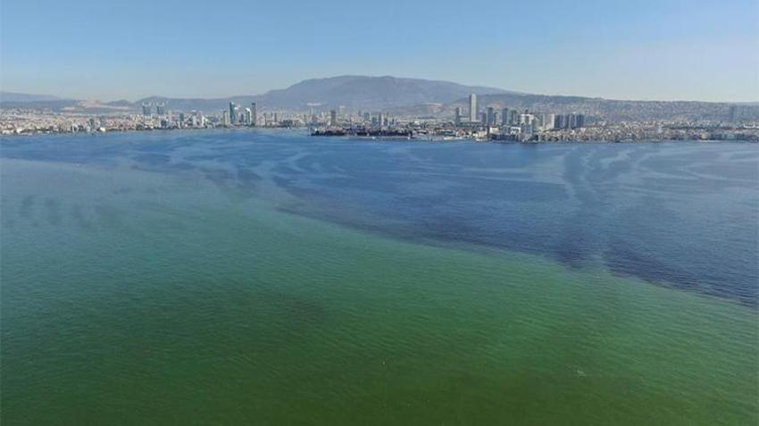 İzmir Körfezi'nde bilindik manzara! 'Deniz kokusu alıyorum diyen yalan söyler'